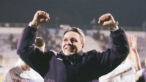 Șumudică: **"Urcați-i pe garduri!"