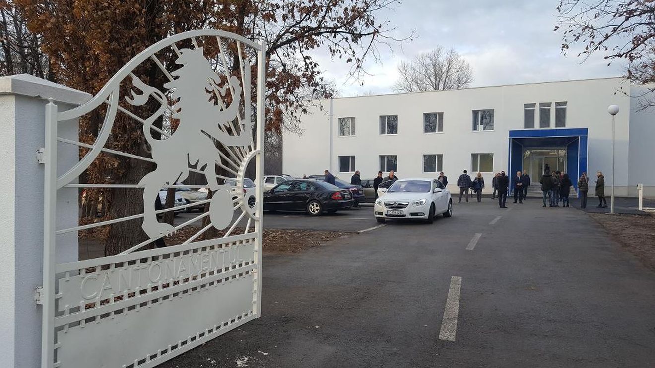 Incredibil! Maneliştii i-au „izgonit" din cantonament pe fotbaliştii Universităţii Craiova, înaintea returului cu Maribor, iar aceştia s-au refugiat în hotelul unde rivala locală, FCU, efectuează cantonamentele