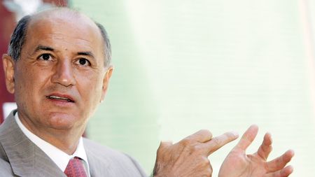 "Peseiro trebuie să își asume răspunderea"