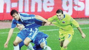 Tunurile pe „fricosul" Tudor