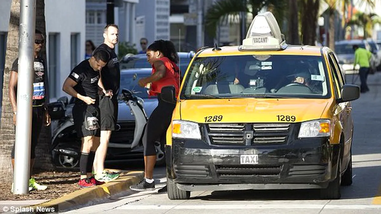 Serena Williams a trecut linia de sosire într-un taxi la un cros de 5 km pe care l-a organizat