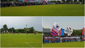VIDEO FABULOS | Ghencea "respiră" din nou fotbal! Sute de suporteri din Peluza Sud prezenți la antrenamentul CSA Steaua