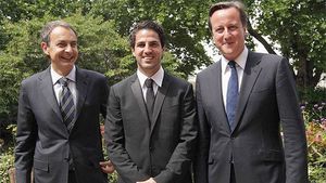 "Presiuni" politice pentru ca Fabregas să ajungă la Barcelona!** Premierul Zapatero: "Ce faci, vii?" Răspunsul lui Cesc l-a băgat în ceață