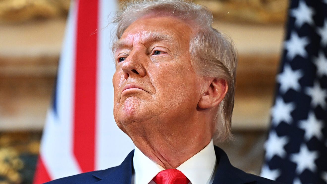 Recidivistă! I-a arătat din nou degetul mijlociu lui Donald Trump