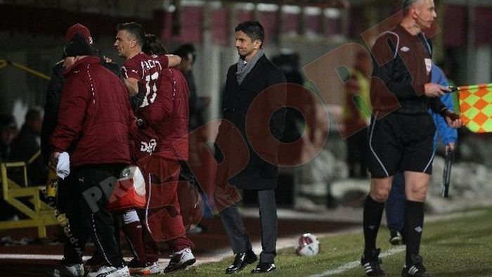 Lucescu spune că Rapid a fost privată de două penalty-uri:** "Dacă U Cluj acuză arbitrajul, înseamnă că suntem bolnavi, am luat-o razna"