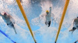 O înotătoare l-a pus la zid pe campionul care a ales să participe la Jocurile Olimpice ale Dopaților: „Noua generație va crede că e normal!”