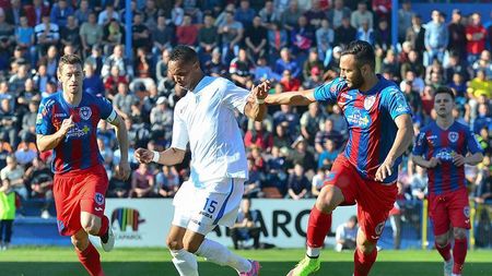 Un punct de la "Pufi". ASA - CSU Craiova 0-0. Bălgrădean a prins o zi excepțională. Mureșenii redevin lideri, oltenii rămân fără victorie