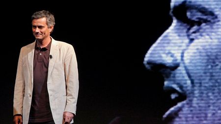 Wenger critica "tentativa de crima" a lui Mourinho