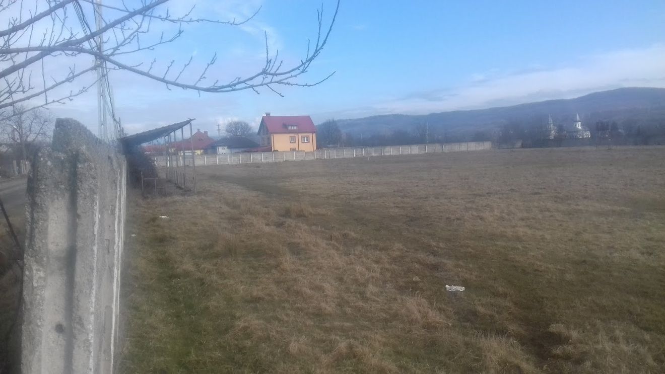 Un stadion de fotbal din România, scos la vânzare pe OLX. Se vinde „jumătate din teren” cu 100.000 de euro: „L-am luat pentru niște case”