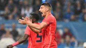 Emil Boc vrea să facă echipă de Europa la U Cluj și se luptă cu Gică Hagi! Iulian Cristea e primul transfer de top pe care îl vor „șepcile roșii” | EXCLUSIV