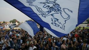 Copiii intră doi pe bilet la Craiova - CFR