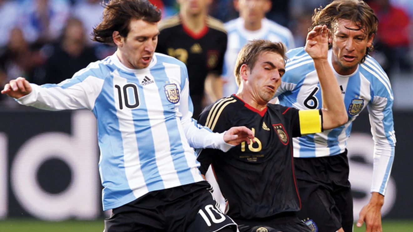 Messi, spion  prin SMS