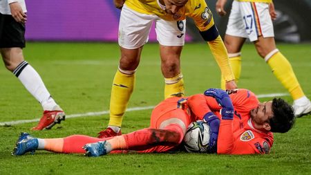 Emoții pentru Mirel Rădoi! Florin Niță, făcut KO de Gnabry! Portarul a avut nevoie de îngrijiri medicale | VIDEO