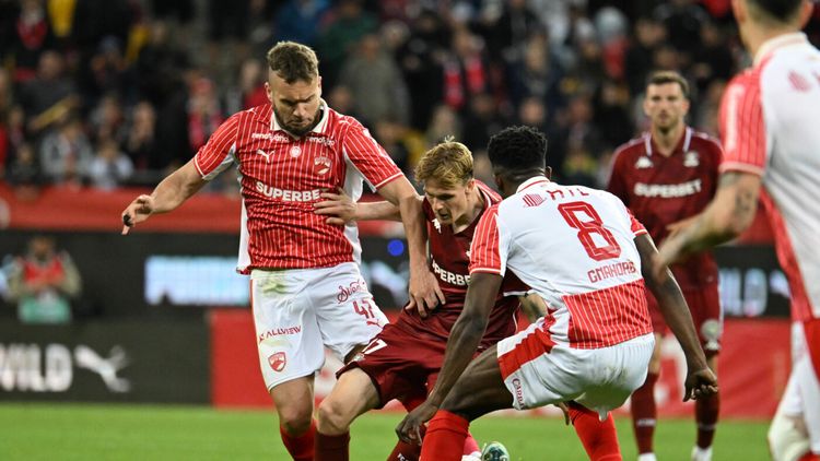 S-au stabilit cotele la pariuri pentru cine va cuceri Superliga! Două echipe sunt creditate cu șanse egale, Dinamo nu prinde Top 5