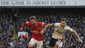 Gafă a unuia dintre cele mai mari posturi TV din USA la meciul Tottehnam - Manchester United. Chiricheș l-a avut în față pe "Marijuana Mata"