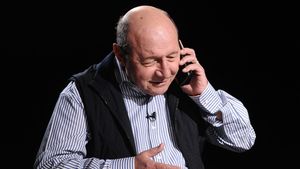 Traian Băsescu a pus mâna pe telefon. Selecționerul pe care l-a sunat, chiar înaintea meciului: „Mi-a dat un imbold”