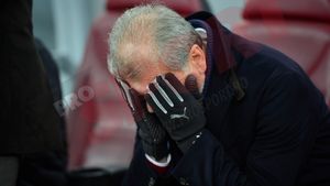 Trei răspunsuri, o țintă. "Sunt ca niște babe, mint cu nonșalanță!" 'Vamă' anunță măsuri fără precedent față de steliști