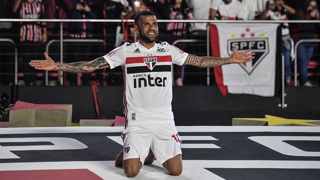 Șoc în Brazilia! Sao Paulo a reziliat cu Dani Alves, după o dispută contractuală cu fundașul brazilian