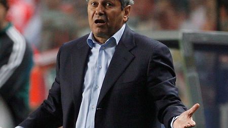 "Nu are nimeni dreptul să-i ceară demisia lui Pițurcă"