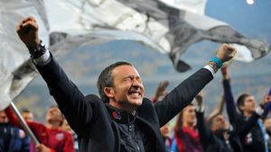 Război civil la Steaua!** Managerul, ATACAT dur din interior: "Singura lui reușită a fost când l-a deposedat de mașină pe Duckadam!"