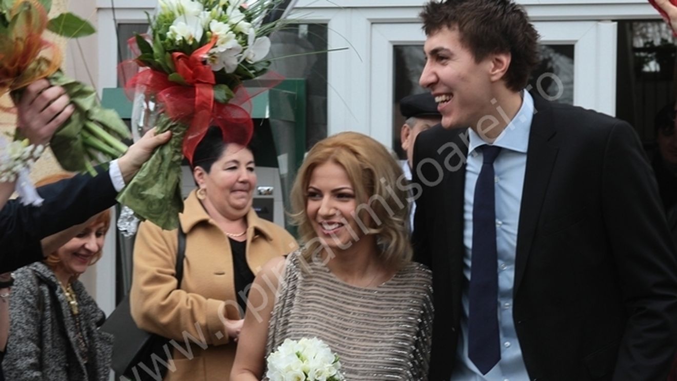 Costel Pantilimon a spus "da" în fața ofițerului stării civile, alături de aleasa inimii sale