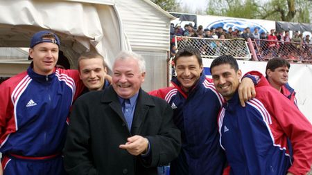 "Aveam borcane de jumări, de cârnați, mi le dădea mama". Povestea savuroasă a unui fost campion cu Steaua. Mergea cu trenul, nu avea impresar și a semnat contractul după o discuție cu tatăl său 