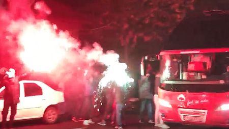 Fanii lui Dinamo, mesaj superb pentru Cosmin Contra și compania! Suporterii, alături de echipă în cel mai dramatic moment din istorie! Ce au pregătit înaintea meciului cu Viitorul | VIDEO