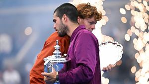 Triunghi amoros scandalos! Modelul ar fi fost într-o relație simultană cu Jannik Sinner și cu Carlos Alcaraz la US Open
