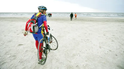Lider în vârstă de 75 de ani în caravana cu „ProSport Cu Bicicleta la Mare”