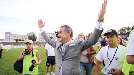 Mesajul fanilor pentru Becali: "Ciocu mic"