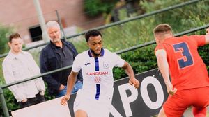 A revenit pe teren la FCSB după o pauză de peste doi ani și face o promisiune fanilor: „Câștigăm campionatul!” Problemele întâmpinate pe gazon: „Nu mai puteam să respir”