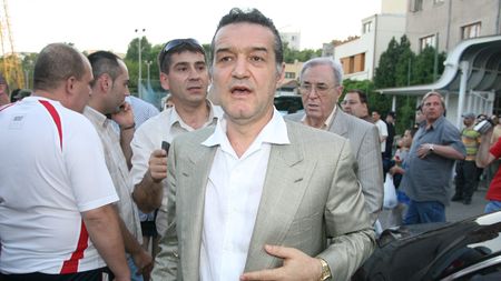 Becali: "S-a terminat bâlciul, Rădoi rămâne la Steaua"