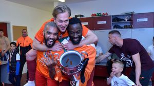 Rapid şi Universitatea Craiova luptă pentru transferul unui fotbalist cu 4 titluri de campion! Lovitura pe care vor să o dea Şucu şi Rotaru şi ce echipă din Liga 1 a făcut şi ea o ofertă neaşteptată | EXCLUSIV