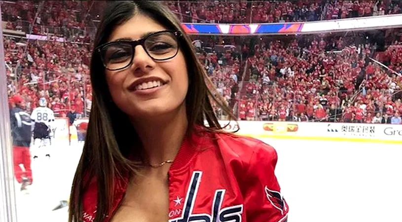 Mia Khalifa, fosta starletă a filmelor XXX, acum comentatoare sportivă, a lansat un calendar 