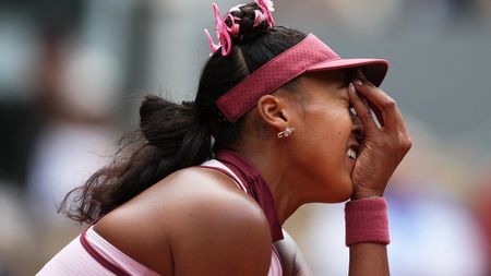 E greu fără Serena Williams şi Simona Halep. Jucătoarea lui Mouratoglou, out din primul tur la Roland Garros, a izbucnit în lacrimi