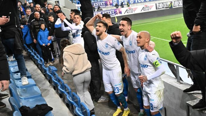 Alex Mateiu, despre începuturile la Universitatea Craiova! Joacă la trupa din Bănie de un deceniu: „Ne antrenam pe un teren denivelat”