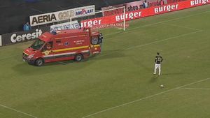 FOTO | Momente dificile pentru Silviu Lung în Gruia! UPDATE: Portarul Astrei a suferit un traumatism cranian și va rata meciul cu Danemarca. Cine îl va înlocui 