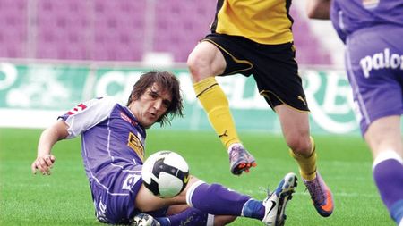 Se joacă Poli cu focul?