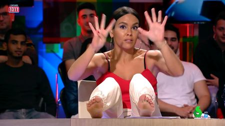 VIDEO | Imagini memorabile! Această prezentatoare l-a ironizat în direct pe Cristiano Ronaldo, în urma gesturilor din Atletico - Juventus. Și-a pus picioarele pe birou: "E urât, nu?"