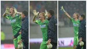 Scene care nu s-au văzut la tv. Cum "s-a șters" cartonașul galben destinat lui Arlauskis pentru provocări. Chipciu, Breeveld și Varela i-au ironizat pe dinamoviști