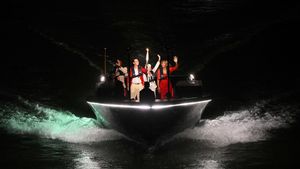 Prima reacție a Nadiei Comăneci după show-ul de la Jocurile Olimpice de la Paris în care a fost pe scenă alături de Rafa Nadal, Carl Lewis și Serena Williams! „S-a clătinat serios barca, eram uzi leoarcă”. Ce l-a rugat speriată pe spaniol. SPECIAL