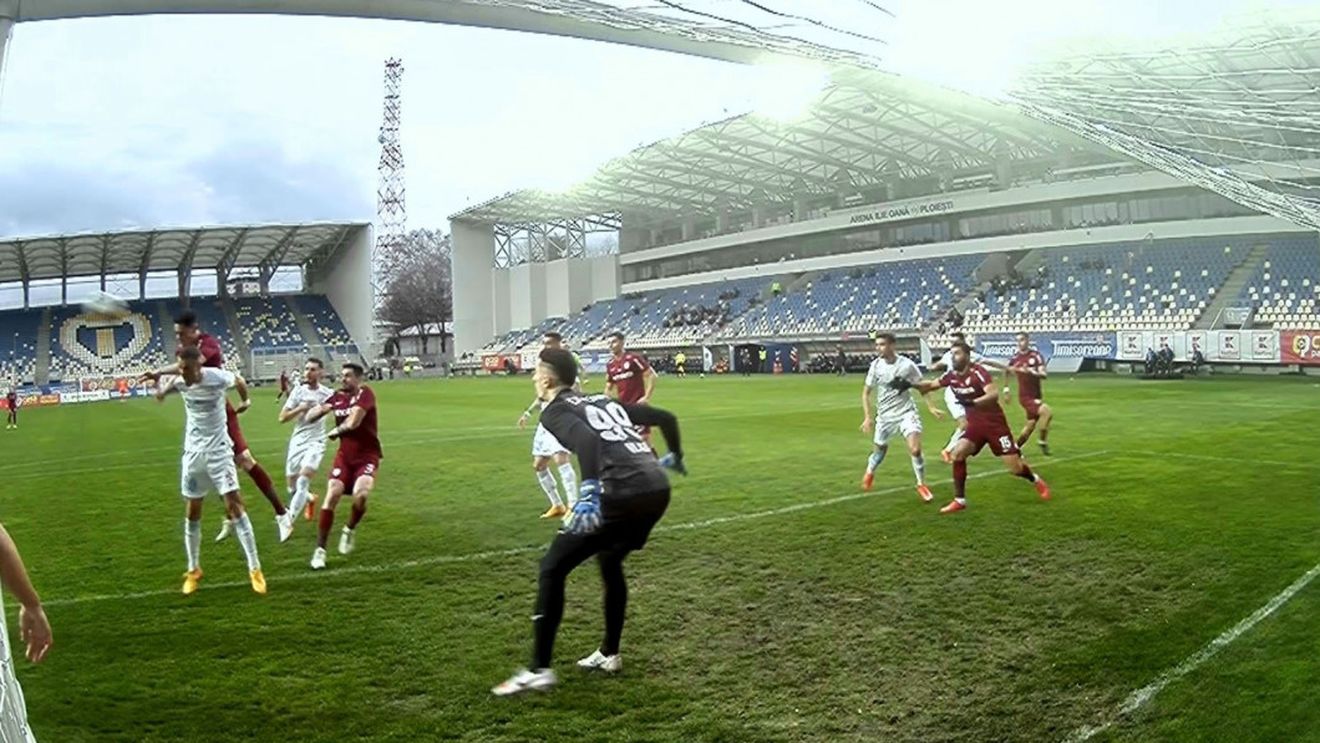 Fază controversată la CFR Cluj - FCSB! Andrei Vlad respinge de pe linia porții, dar ardelenii cer să li se valideze golul