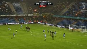 VIDEO A bătut atât de prost lovitura liberă, încât l-a bufnit râsul! Danezii s-au grăbit să-i spună "cea mai proastă execuție din istorie"