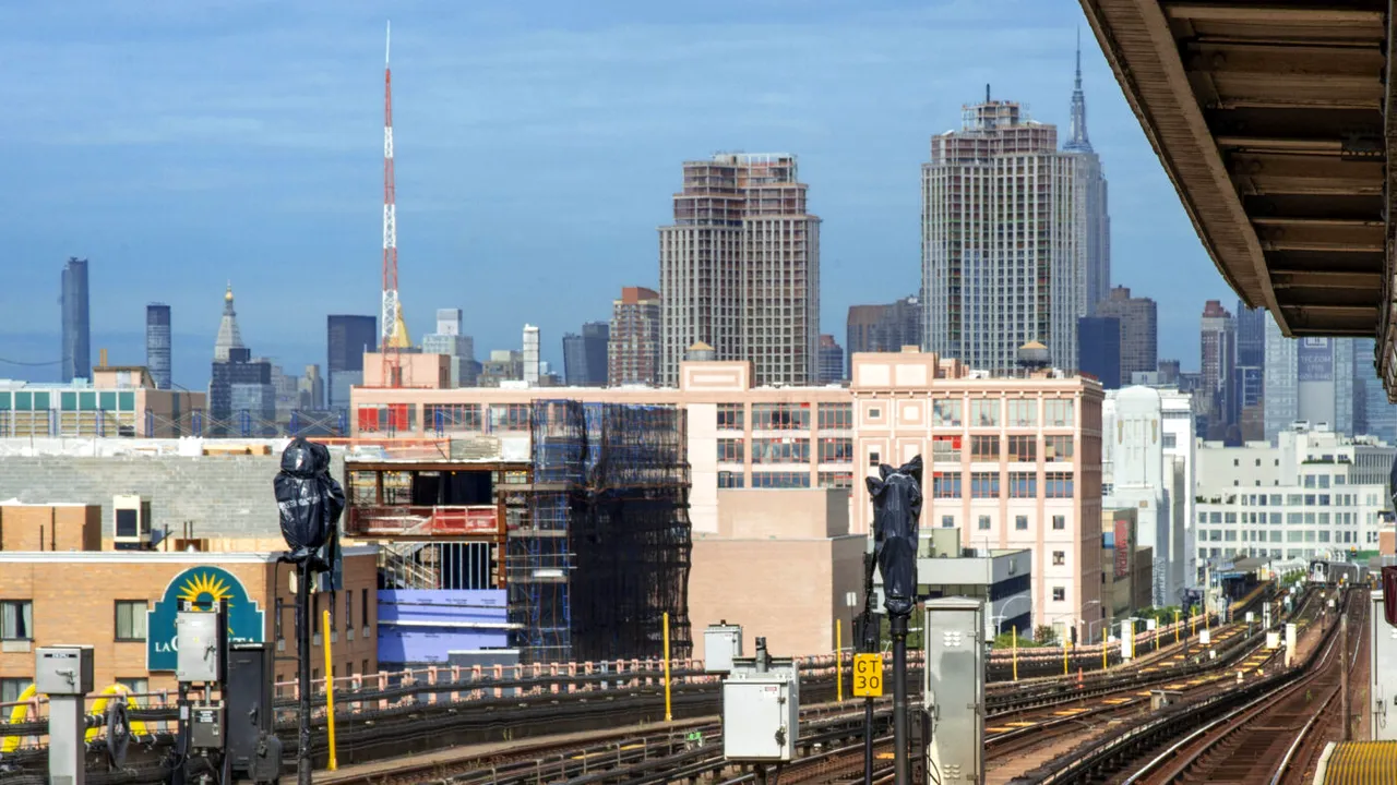 Afaceristul care a plătit 402.000.000 de dolari pentru 1.000 de apartamente în New York distruge zvonurile că ar fi ajuns la sapă de lemn: „Sunt falit, dacă asta înseamnă să ai două avioane private și 100 de clădiri”