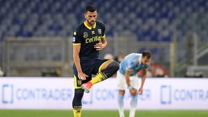 Divorțul care a luat lumea fotbalului prin surprindere. Una dintre cele mai frumoase unguroaice l-a părăsit pe fostul coleg al lui Dennis Man. GALERIE FOTO