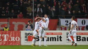 "Noi suntem de fapt ieșiți din insolvență, urmează doar să cerem asta instanței". Vești mari înainte de play-off! O echipă din Liga 1 se reinventează și vrea în Europa: "E alta situația decât la Dinamo"