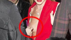 Iubita lui Jason Statham, într-o situație jenantă