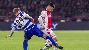 Răzvan Marin, șansă nesperată primită la Ajax! Schimbarea totală a strategiei „lăncierilor” îl face titular din sezonul viitor