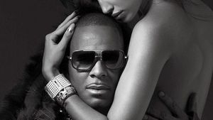 Pictorial incendiar cu Irina Shayk și R. Kelly. Iubita lui Ronaldo s-a dezbrăcat complet în fața aparatului foto