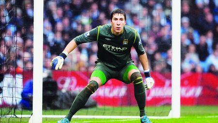 Pantilimon critică arbitrajul de la City - United: "Kompany nu trebuia eliminat"